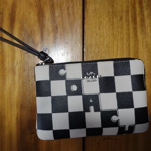NWT COACH White & Black Corner Zip Wristlet With Checkerboard Print